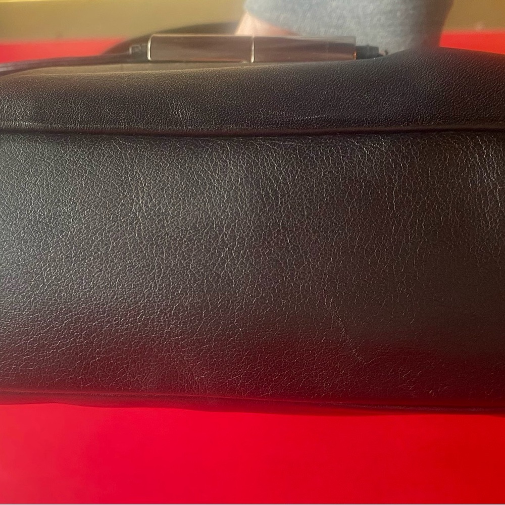 Elegant Coach Black Leather Shoulder/handle Bag with unique silver label/closure - Picture 11 of 13